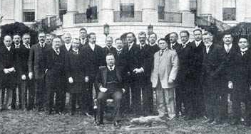Theodore Roosevelt with Cabinet.
